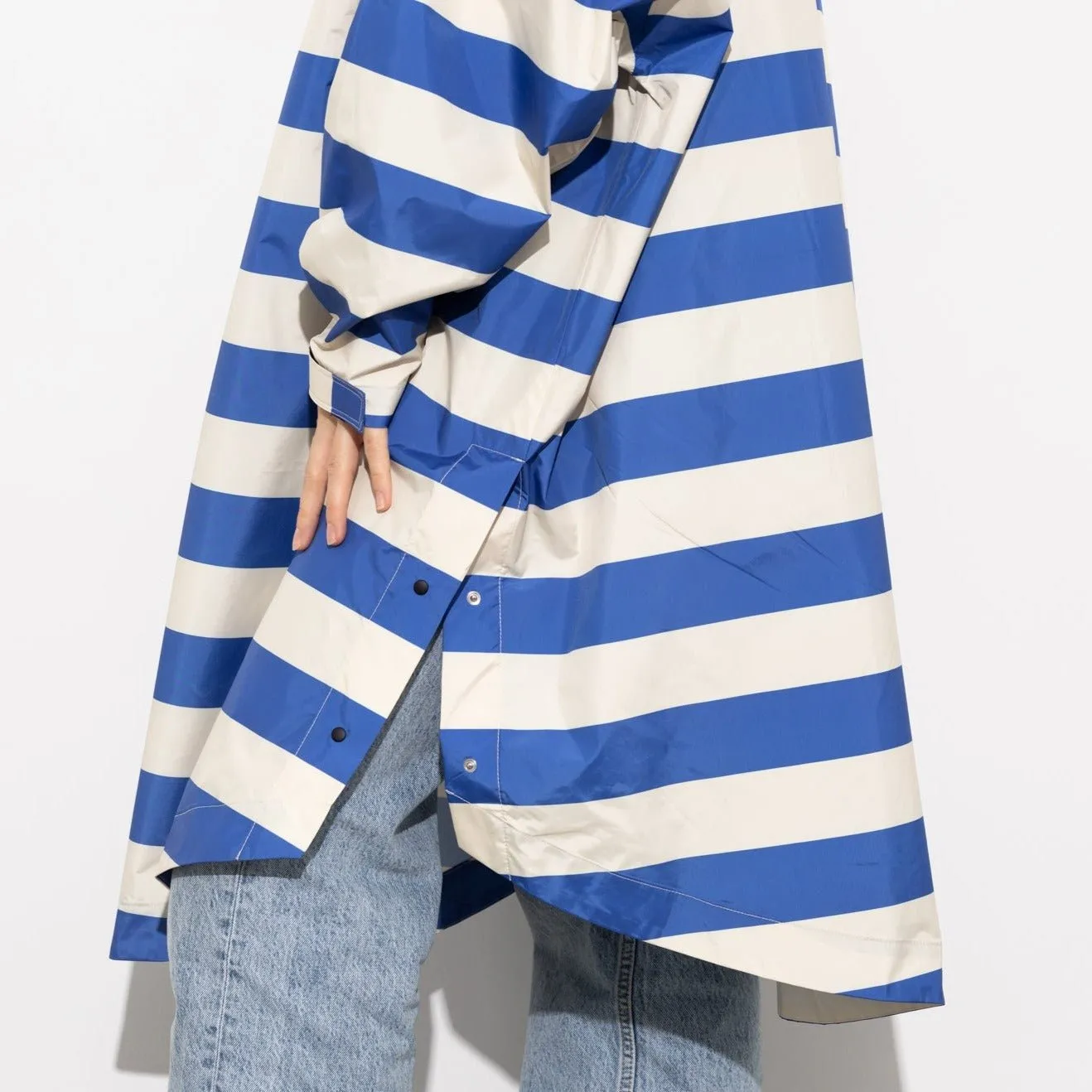 Raincoat bold stripes - blue/sand